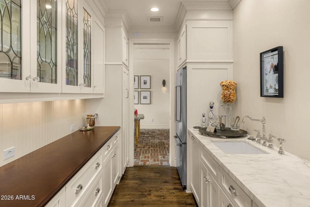 Real Estate Picture 17