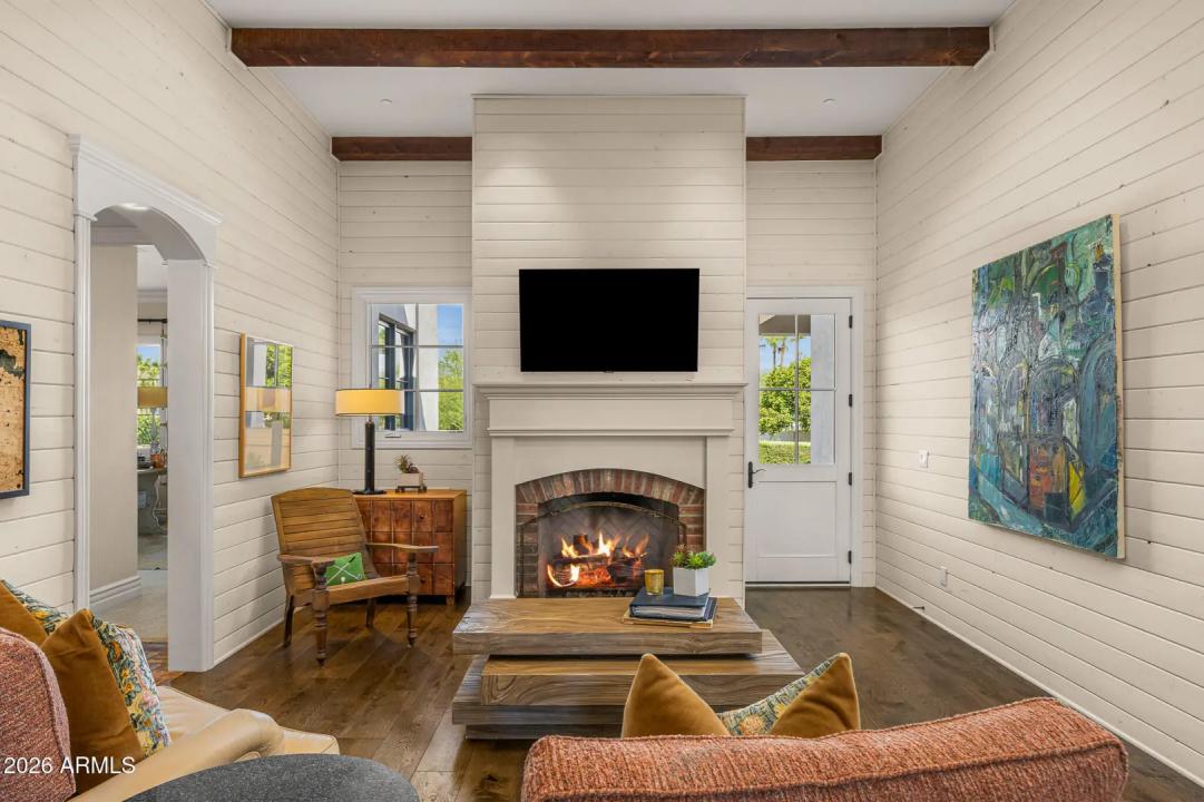 Real Estate Picture 18