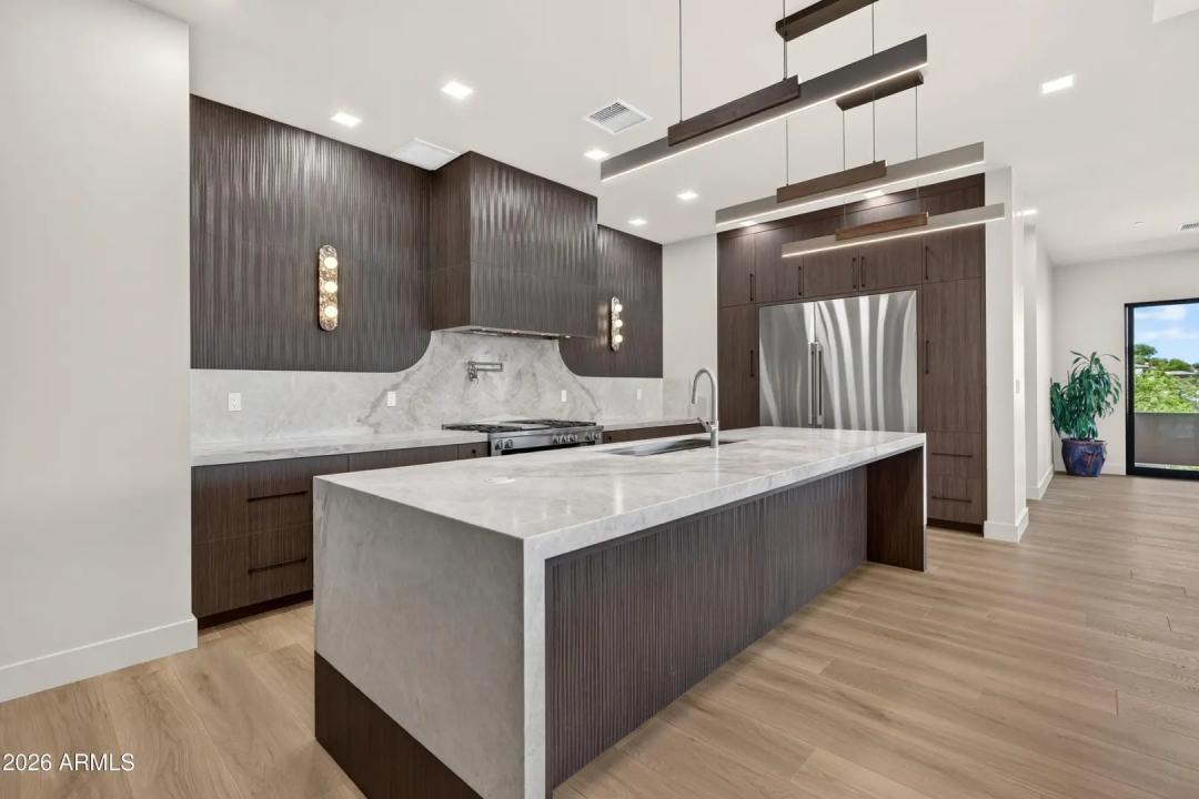 Real Estate Picture 11