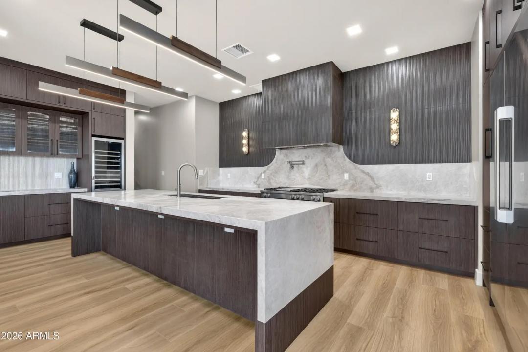 Real Estate Picture 16