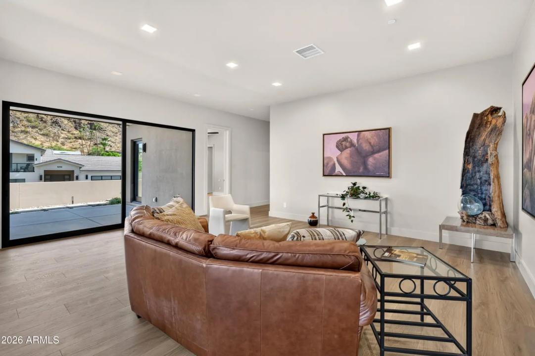Real Estate Picture 30