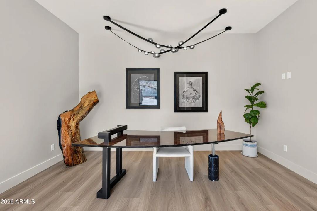 Real Estate Picture 4