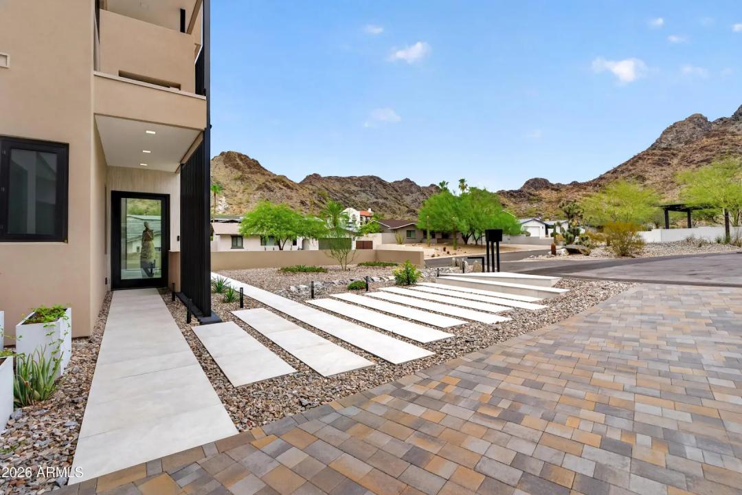 Real Estate Picture 8