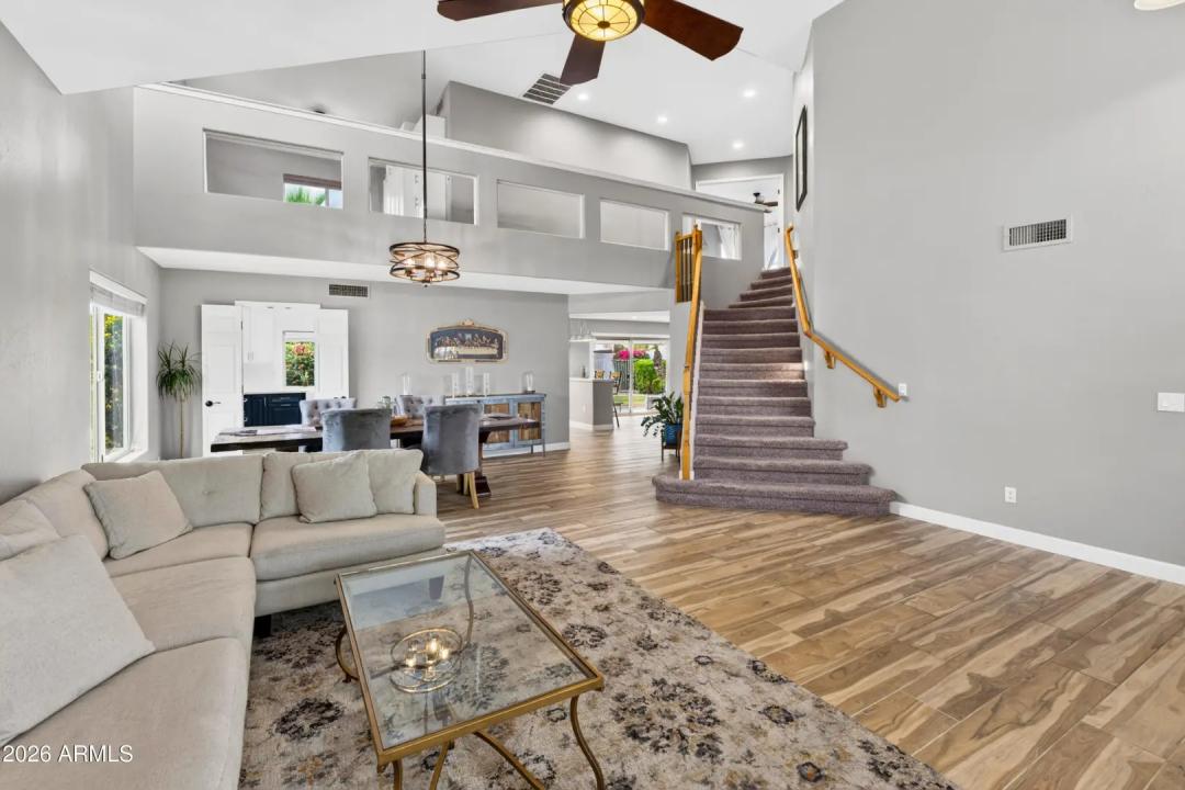 Real Estate Picture 4