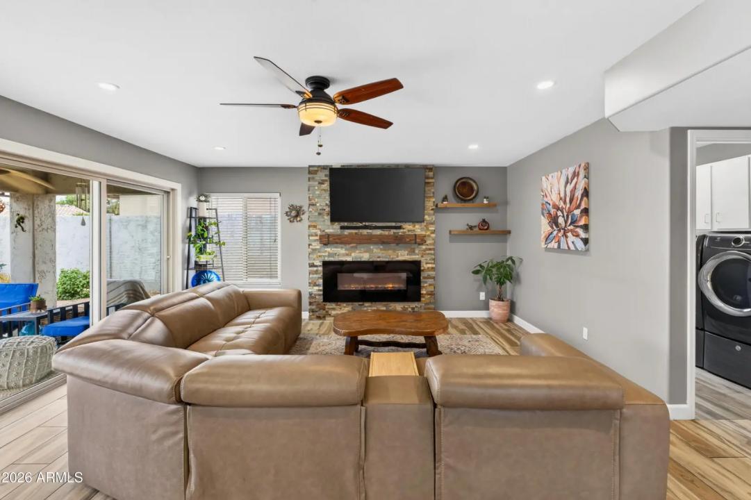 Real Estate Picture 12
