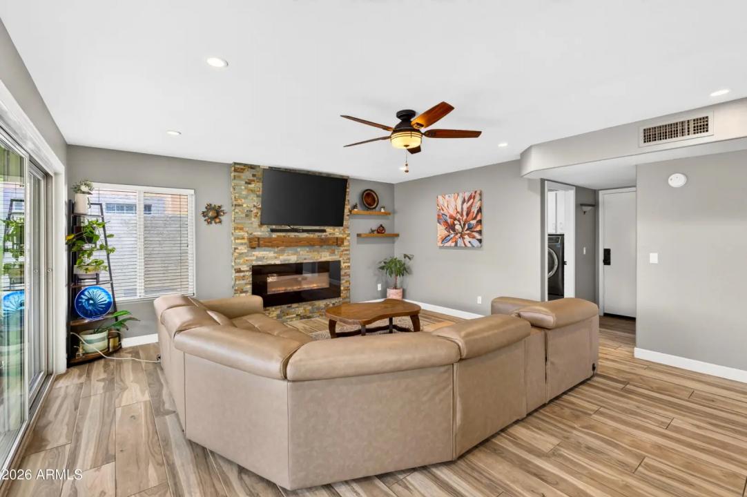 Real Estate Picture 13