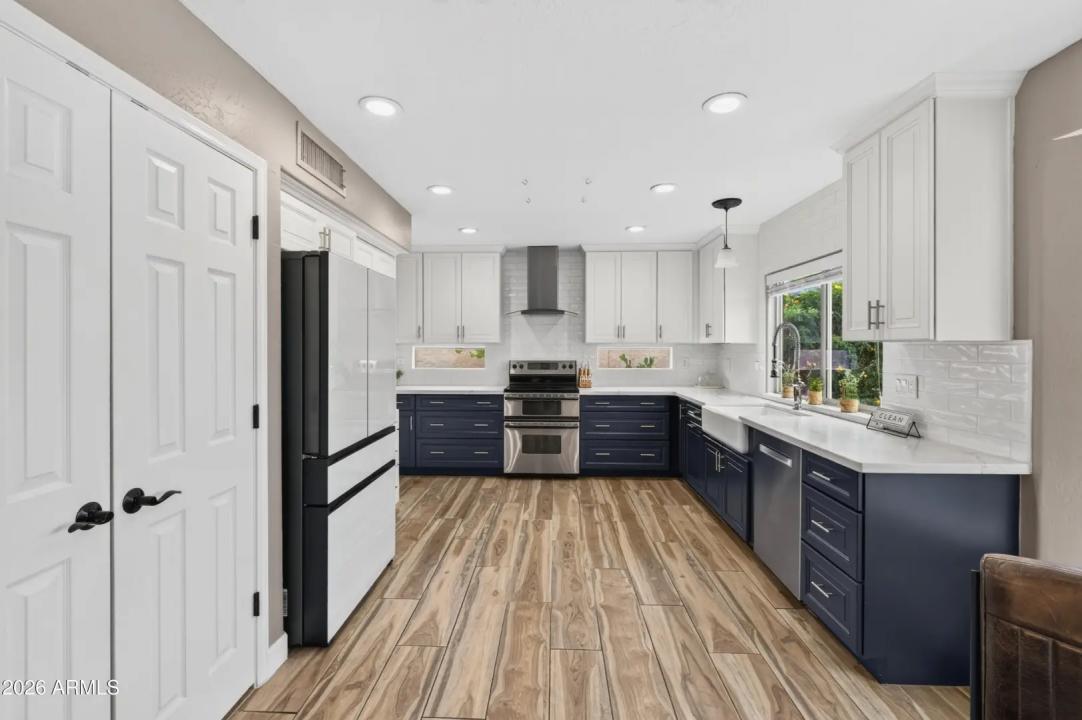 Real Estate Picture 5