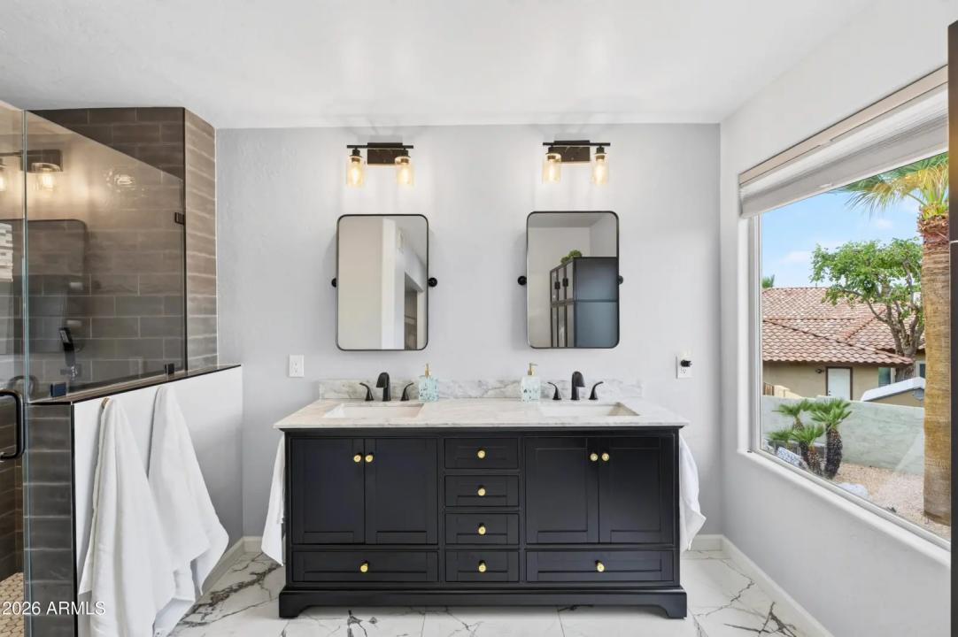 Real Estate Picture 32