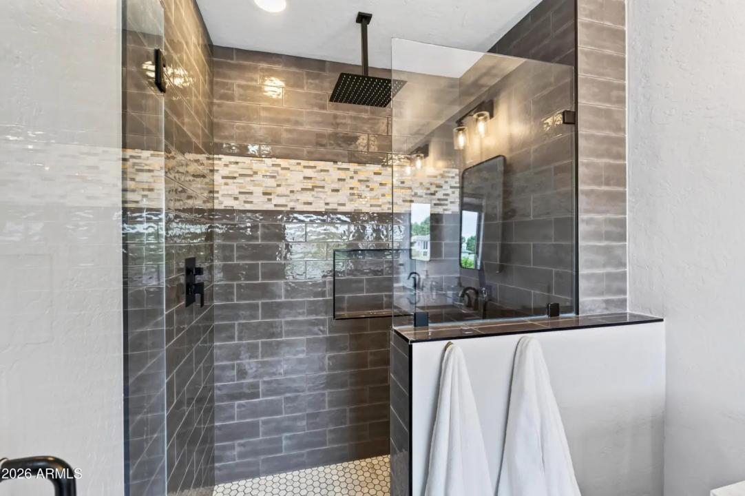 Real Estate Picture 33