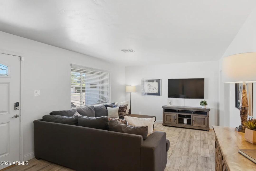 Real Estate Picture 12