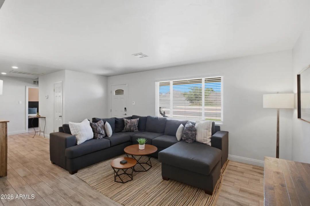 Real Estate Picture 11