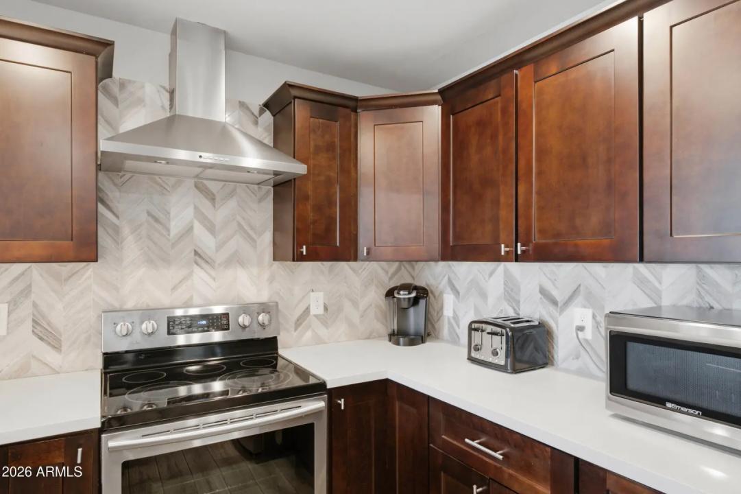 Real Estate Picture 3