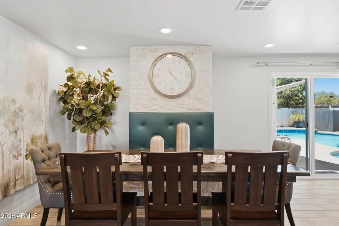 Real Estate Picture 14