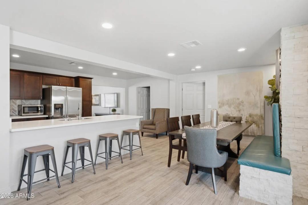 Real Estate Picture 5
