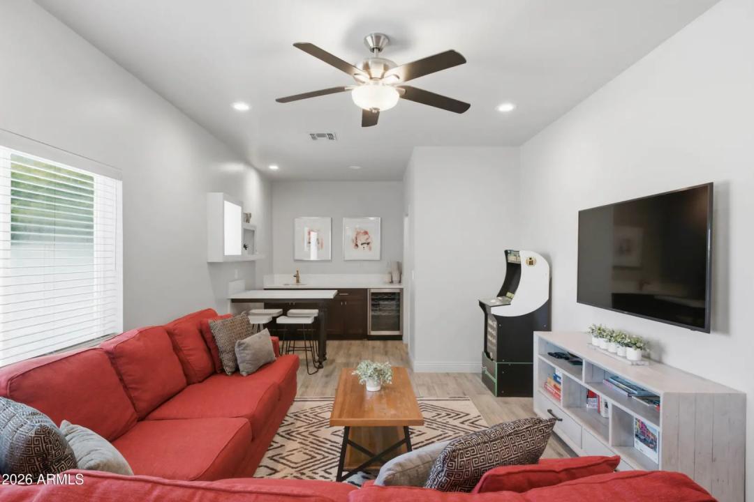 Real Estate Picture 8