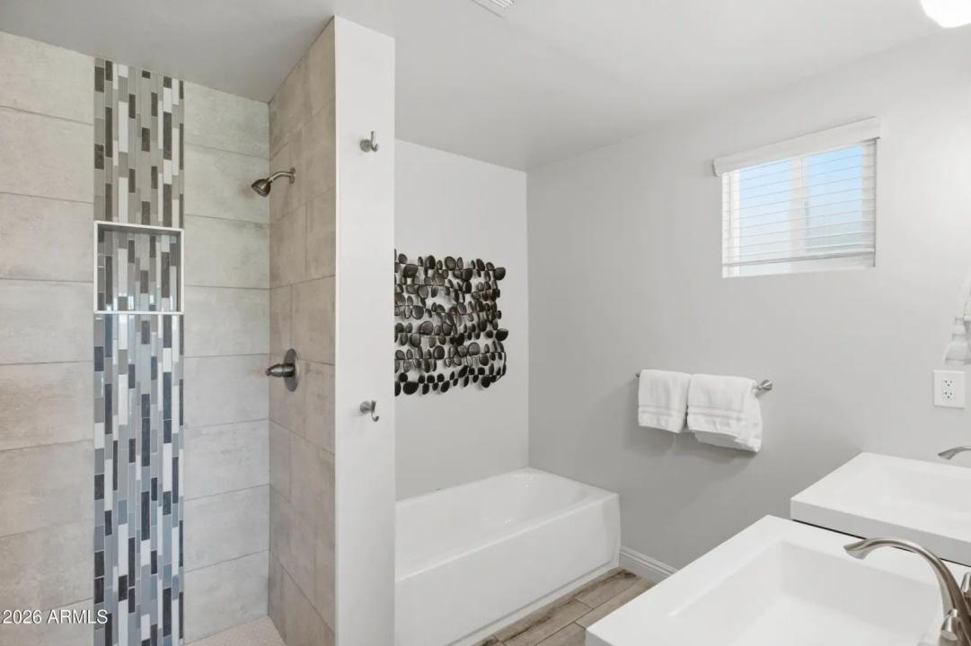 Real Estate Picture 18