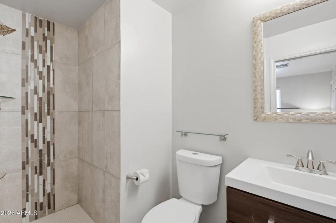 Real Estate Picture 23