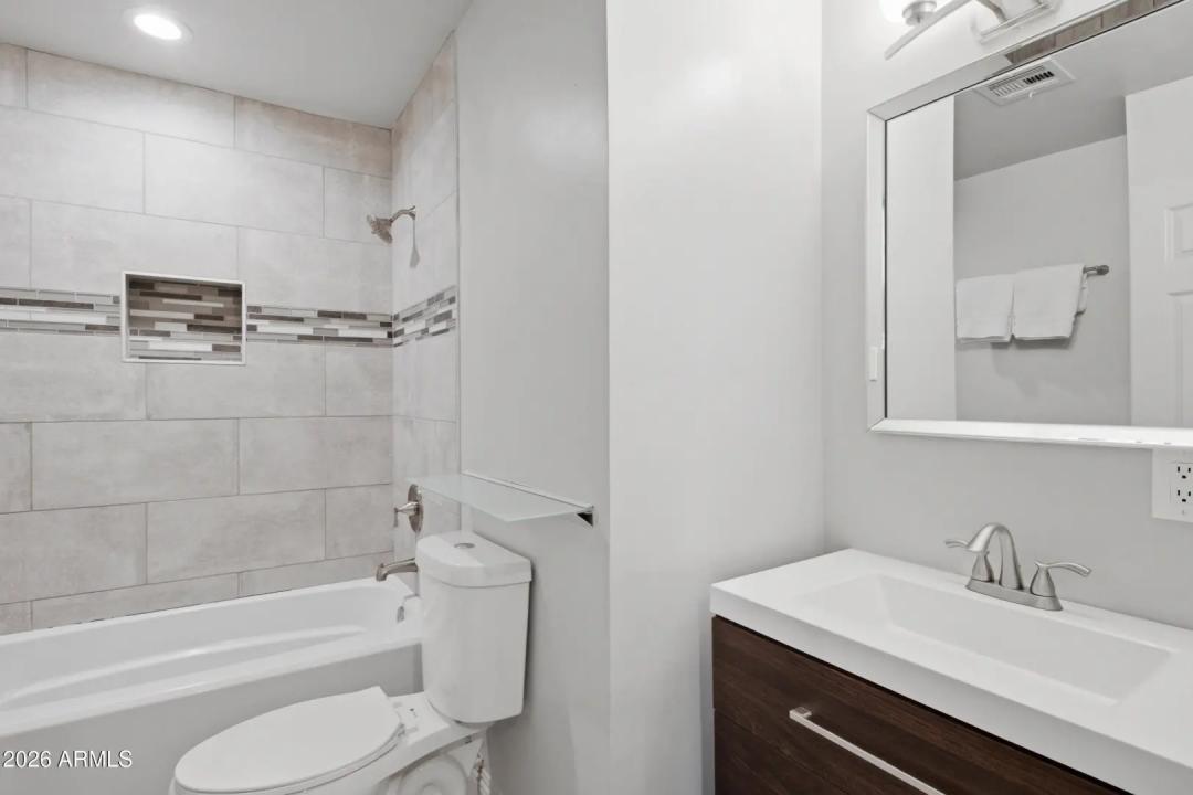 Real Estate Picture 28