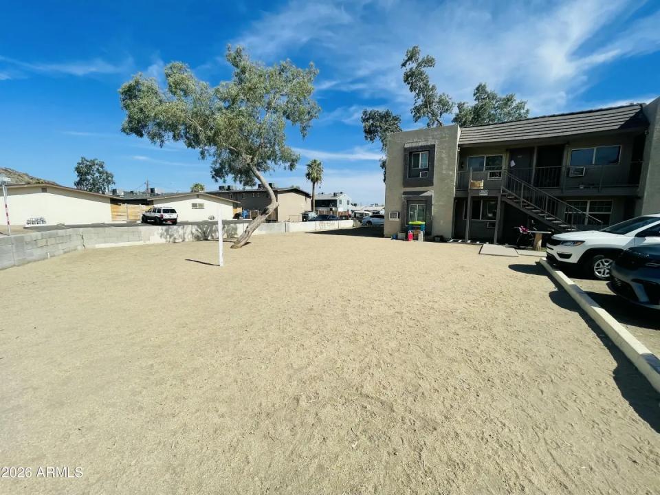 Real Estate Picture 4