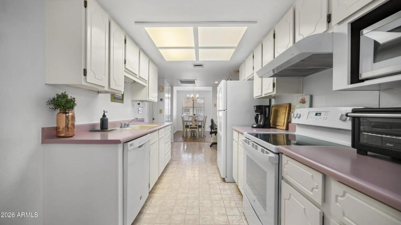 Real Estate Picture 8