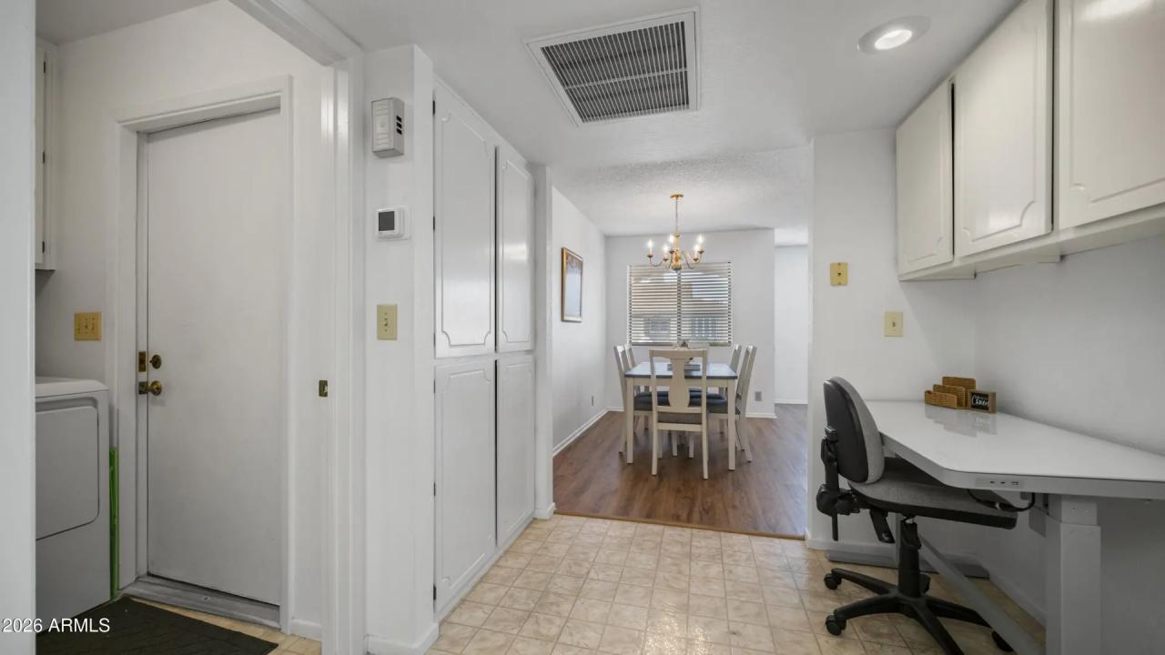 Real Estate Picture 11