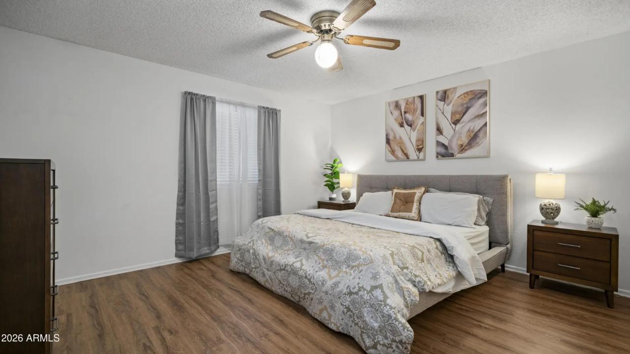 Real Estate Picture 12