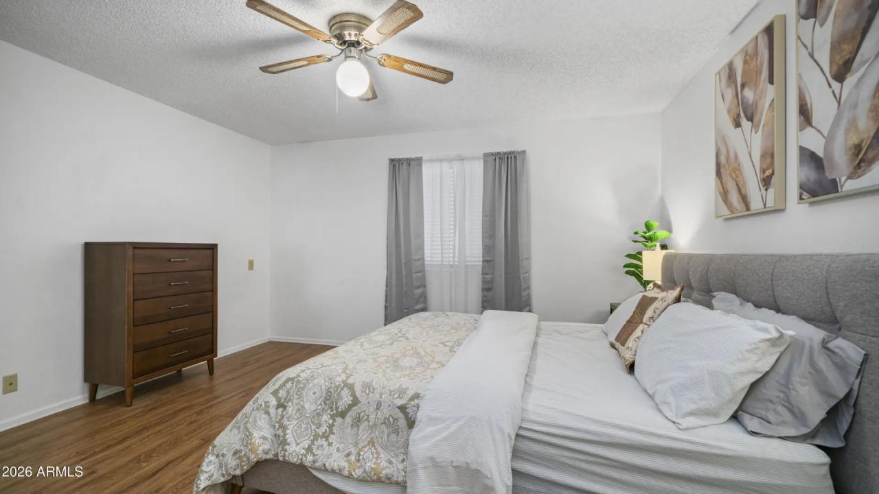 Real Estate Picture 14
