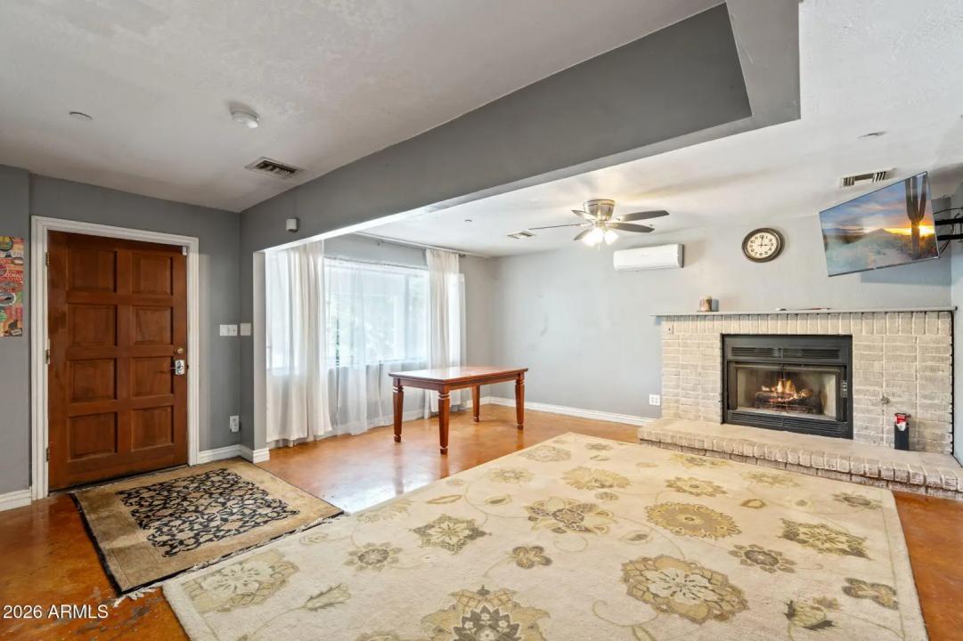 Real Estate Picture 5