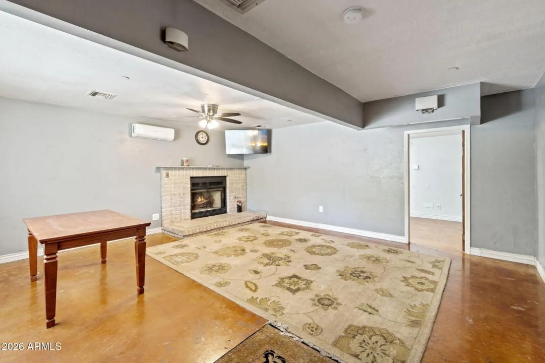 Real Estate Picture 6