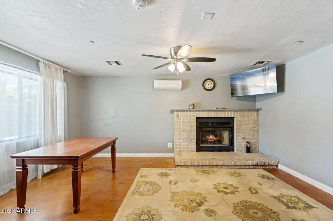 Real Estate Picture 7