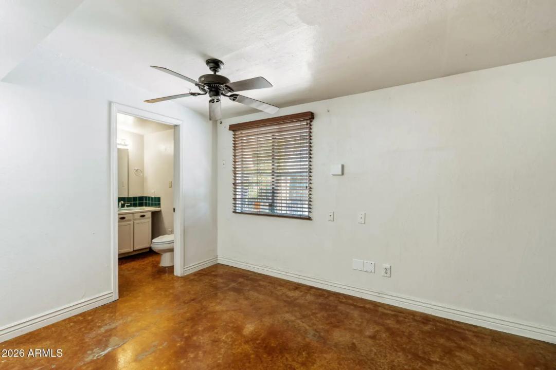 Real Estate Picture 8