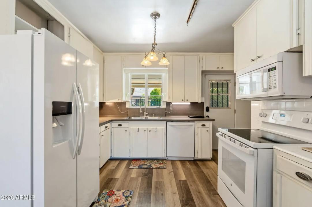 Real Estate Picture 13