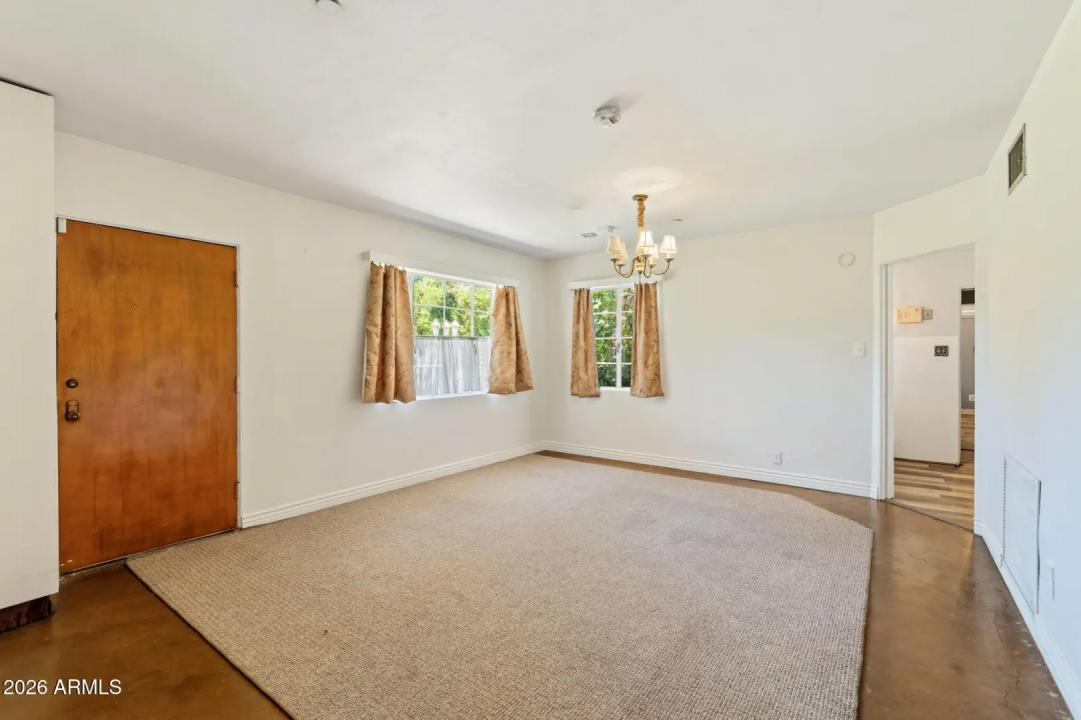 Real Estate Picture 16