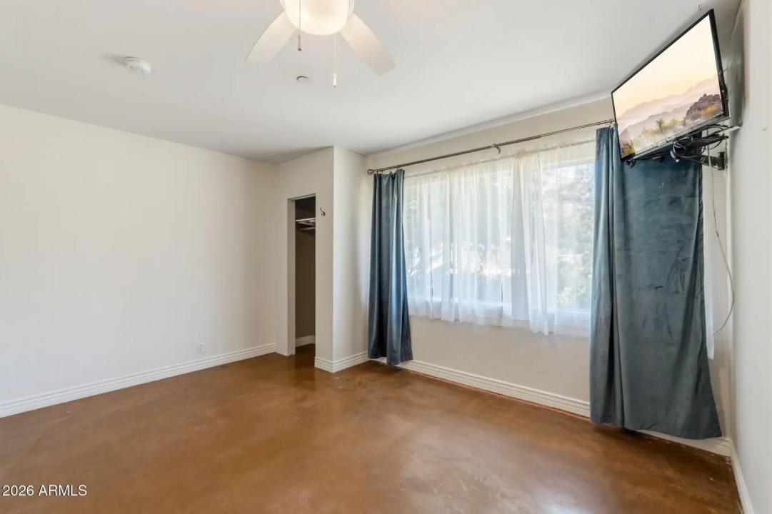 Real Estate Picture 18
