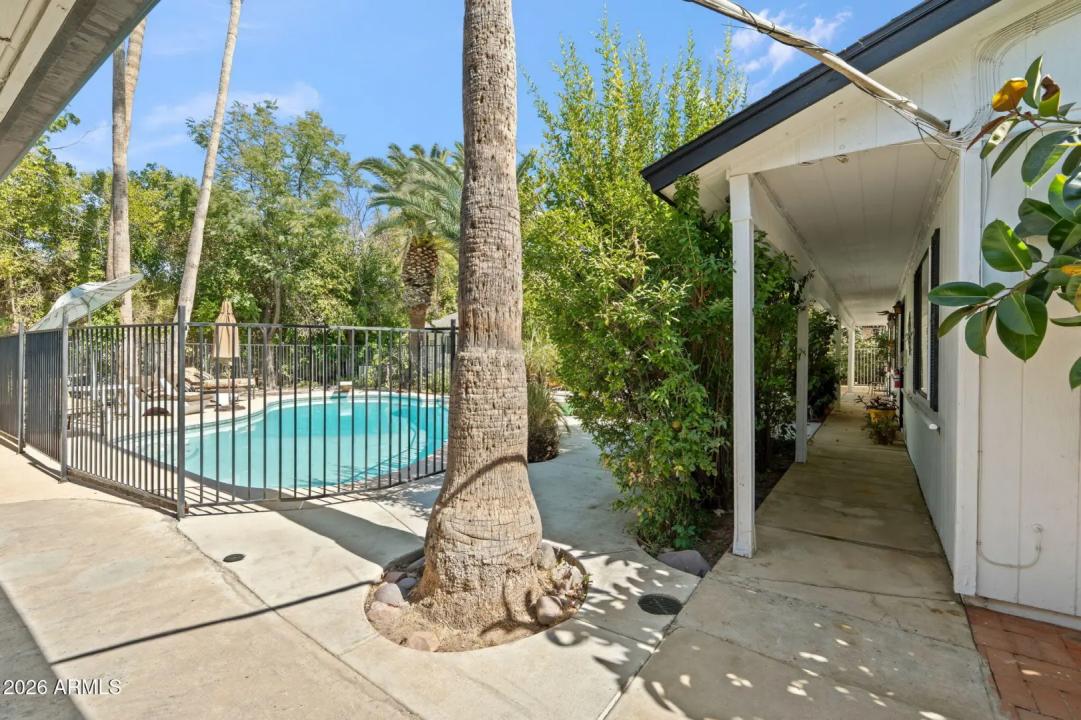Real Estate Picture 32