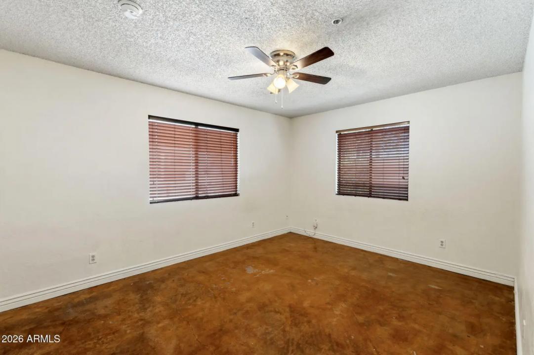 Real Estate Picture 43