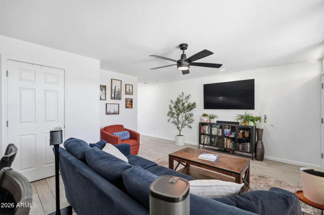 Real Estate Picture 5