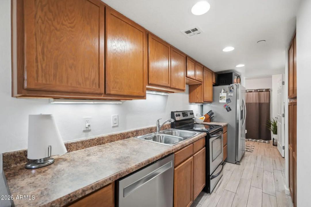 Real Estate Picture 7