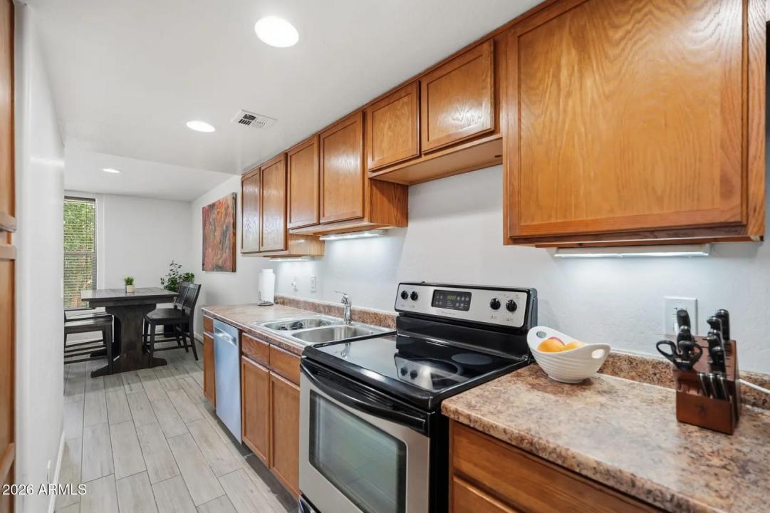 Real Estate Picture 8