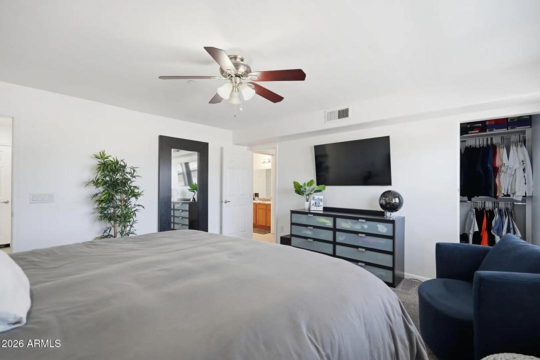 Real Estate Picture 18