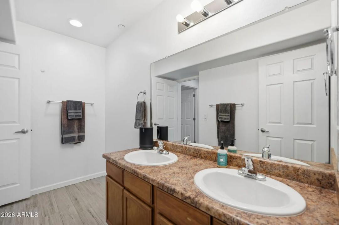 Real Estate Picture 19