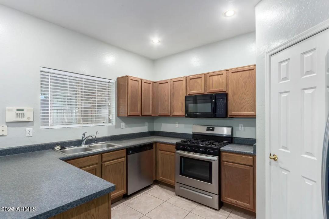 Real Estate Picture 10