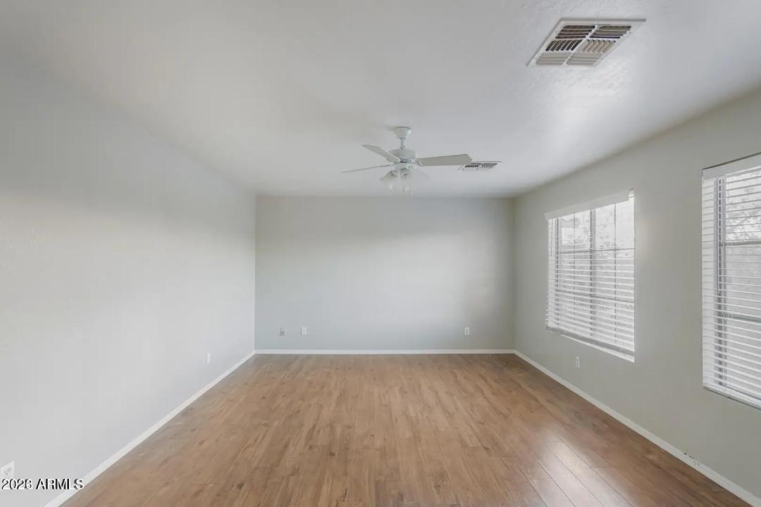Real Estate Picture 14