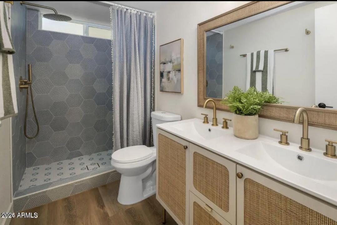 Real Estate Picture 23