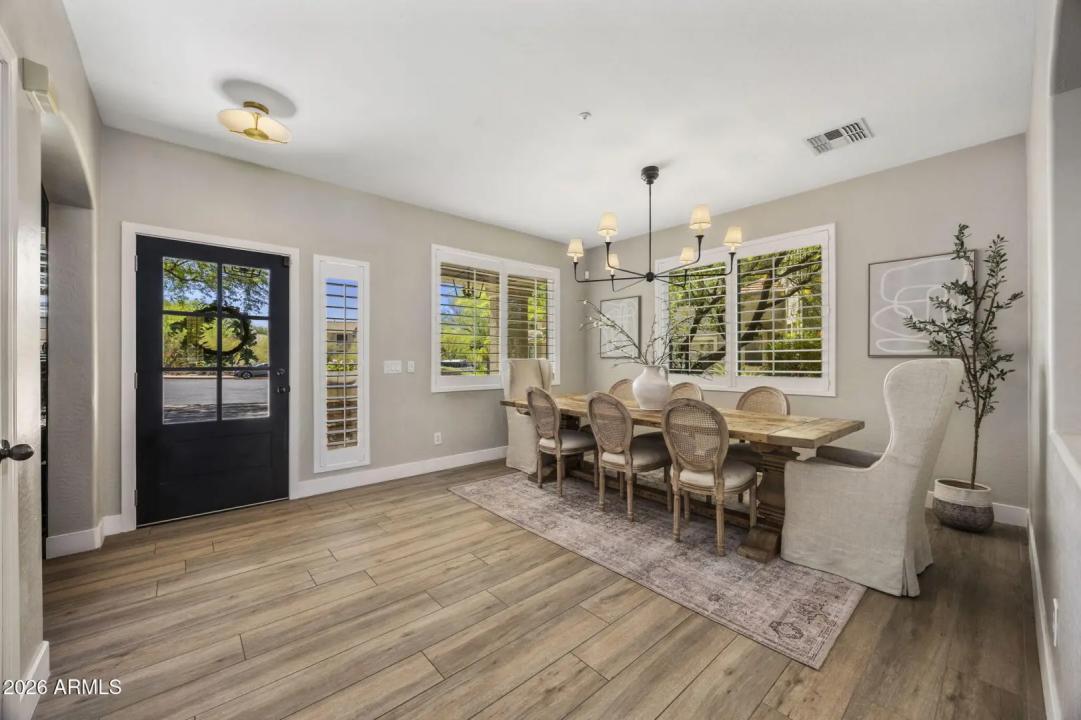 Real Estate Picture 4