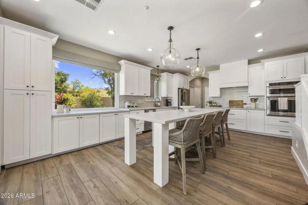 Real Estate Picture 12