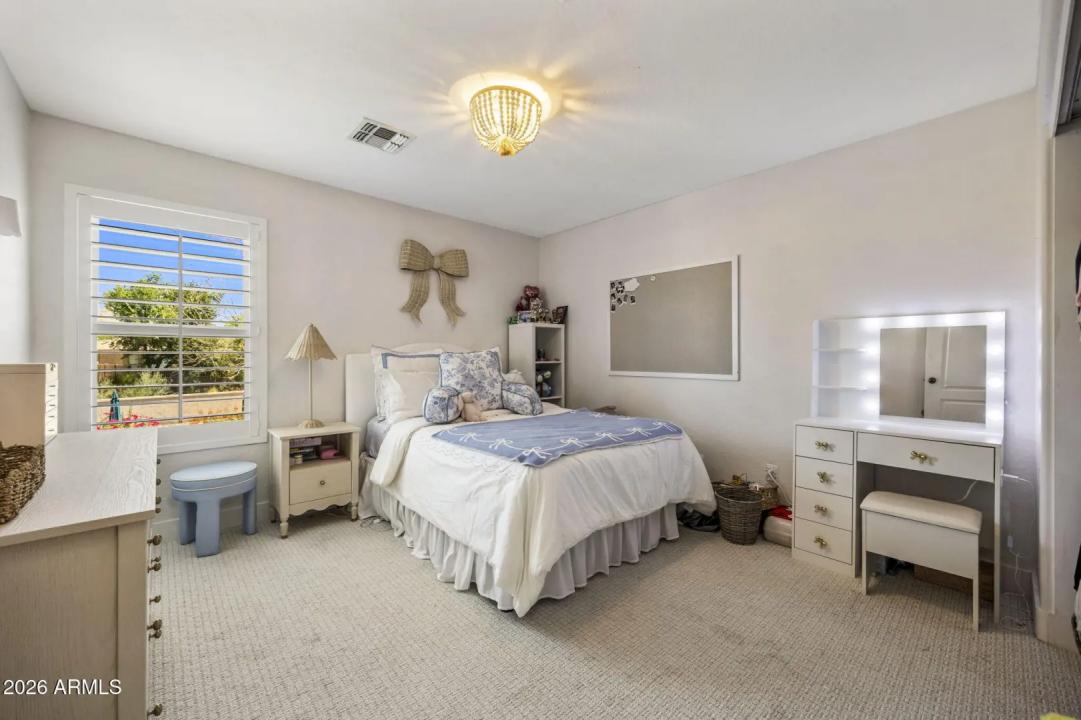 Real Estate Picture 23