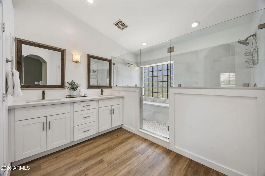 Real Estate Picture 25