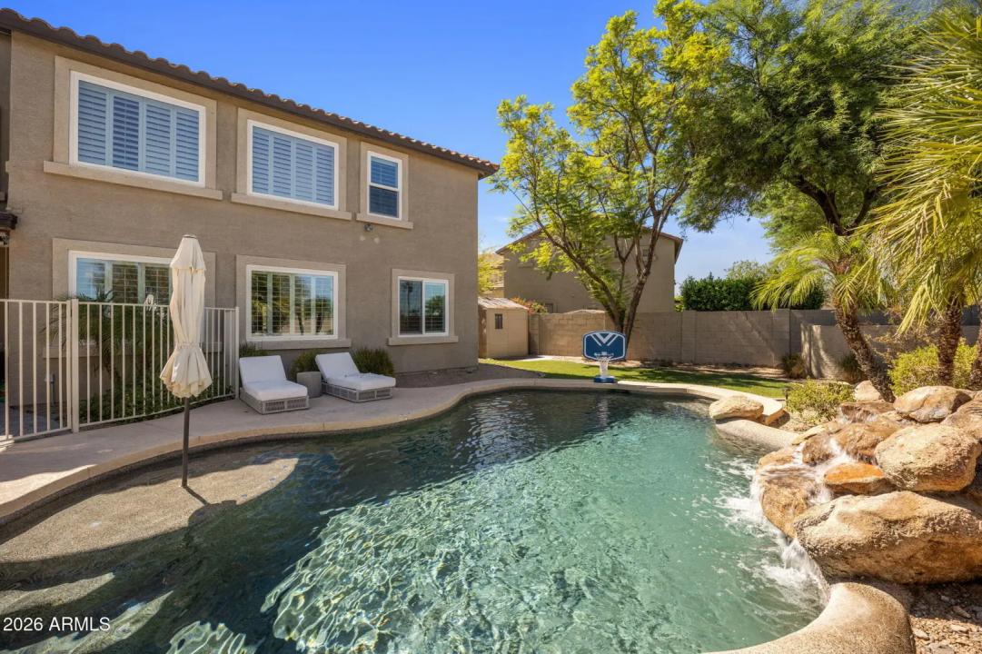 Real Estate Picture 3