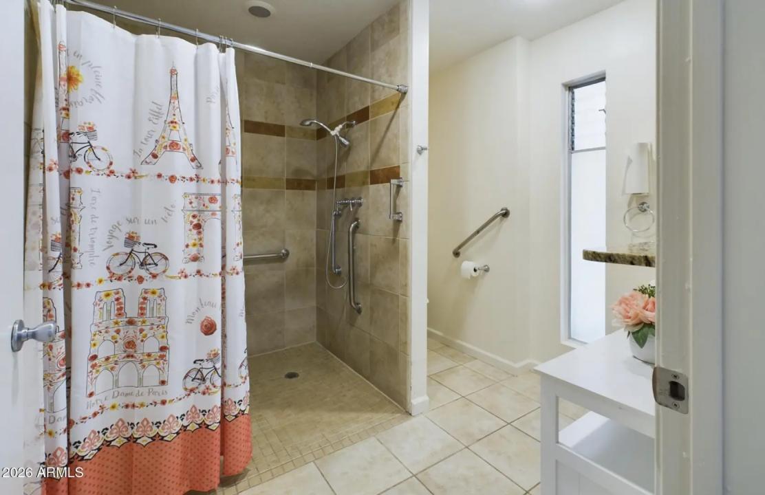 Real Estate Picture 3